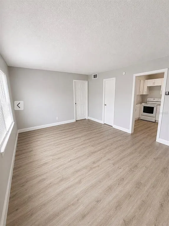 1 bed, 1.0 bath, 450 sqft, $1,400 — Photo 3