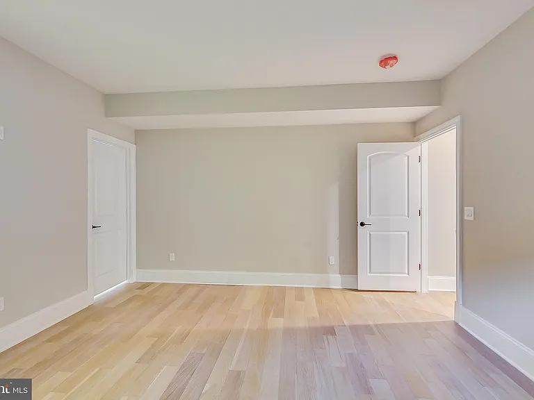 3104 Sleepy Hollow Rd — Photo 73