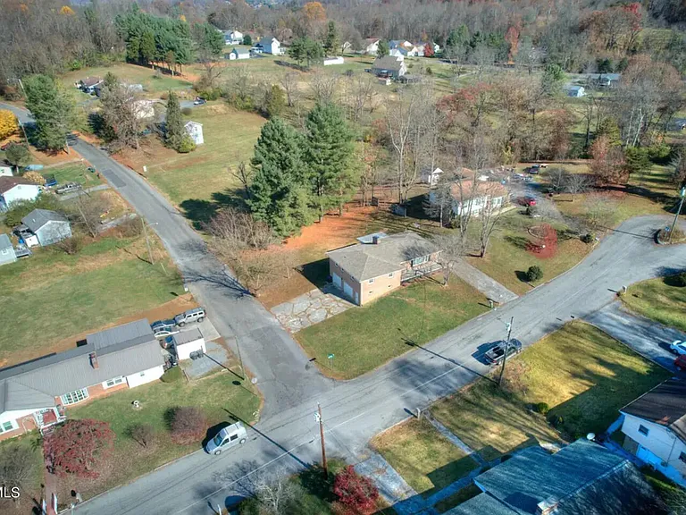 201 Springdale Rd — Photo 41