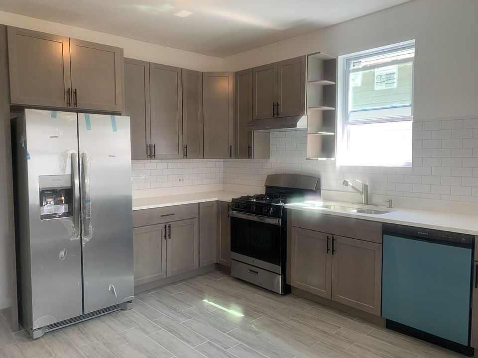 1st image of 4326 N Albany Ave APT 2