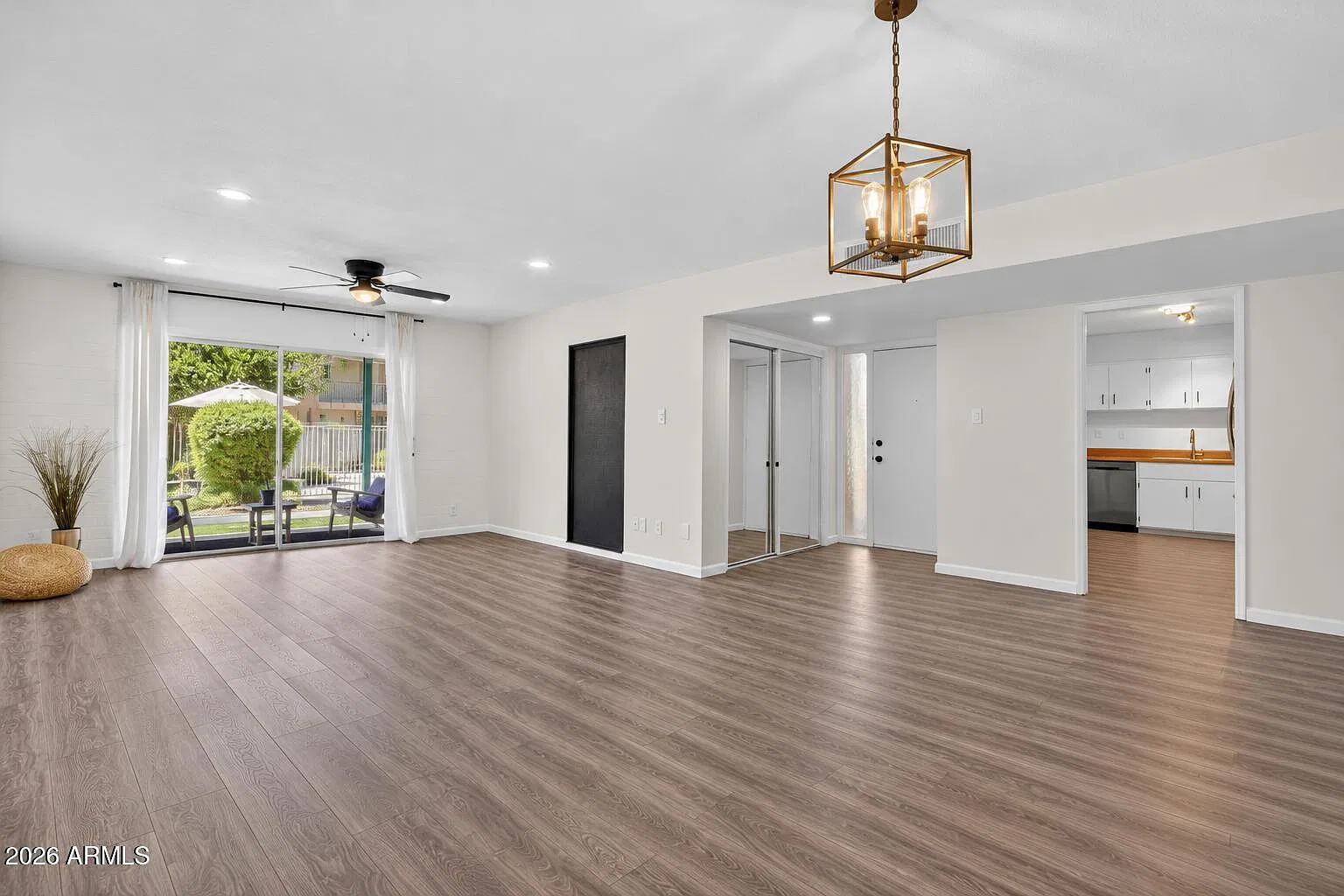 2 bed, 2.0 bath, 1376 sqft, $1,900 — Photo 1