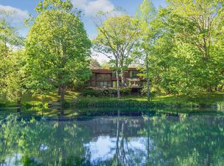 11 Windsor Dr, Old Westbury, NY 11568