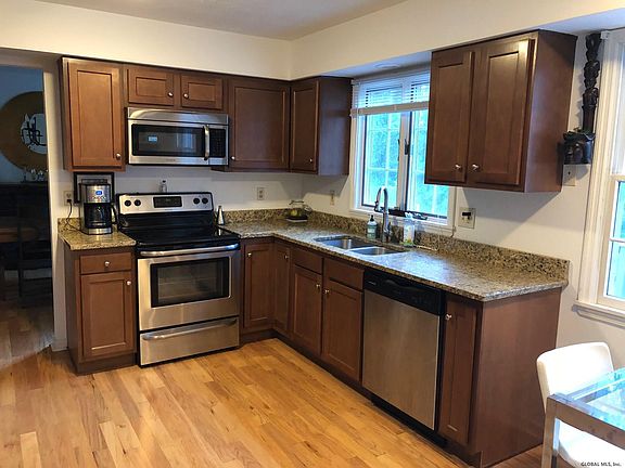 5th image of 617 Minuteman Ln