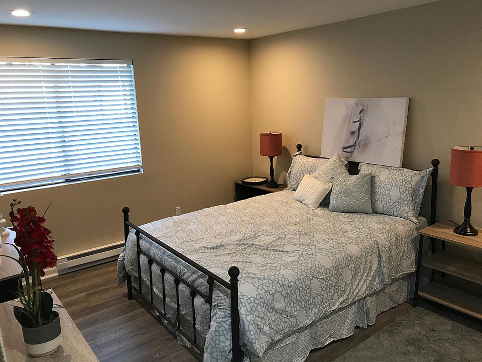 2nd image of 29 E 6th Ave #300