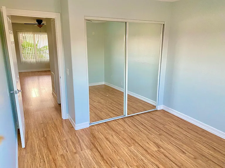 Howard & Lexington Apts — Photo 41