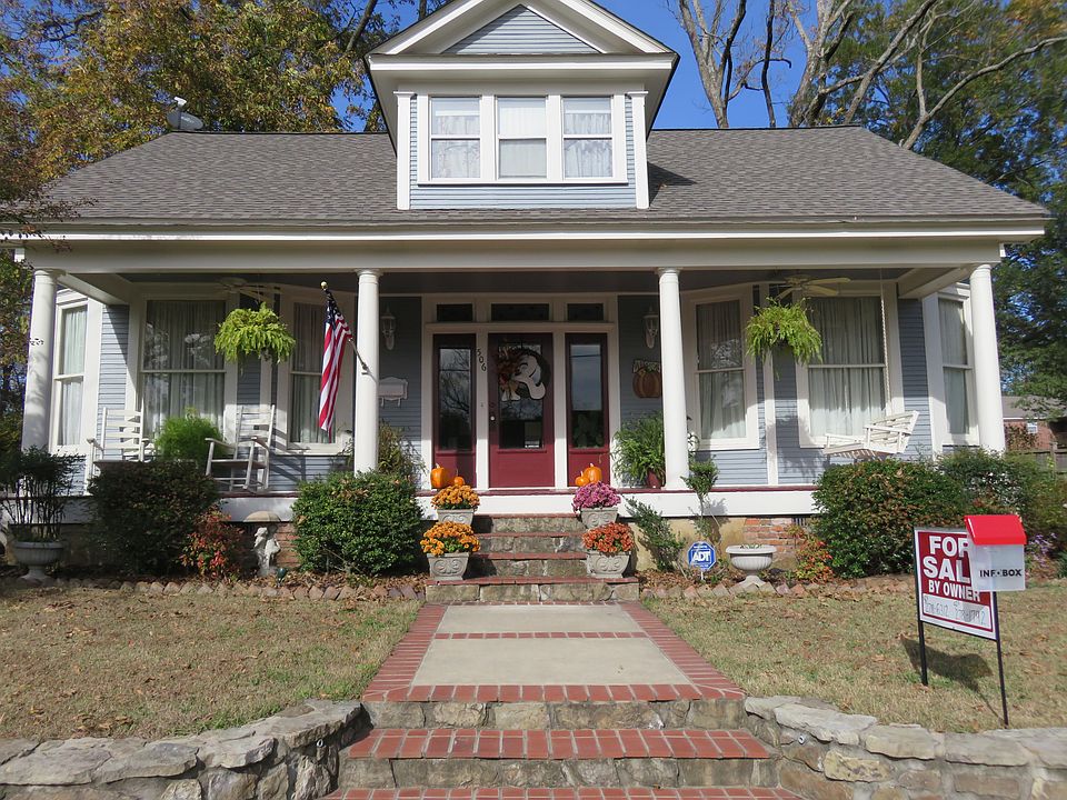 1st image of 506 E. Center Ave.