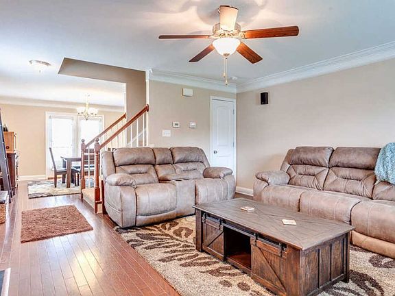 4th image of 1724 Point Wood Dr