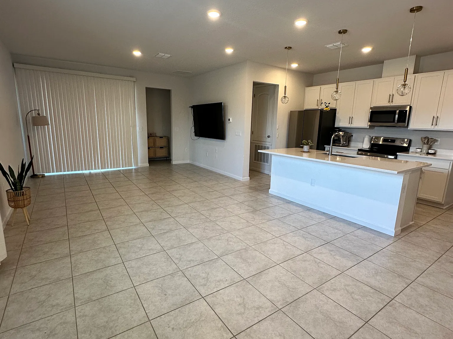 3 bed, 1441 sqft, $1,999 — Photo 3