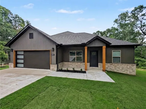 4 Bayloch Ln, Bella Vista, AR 72715