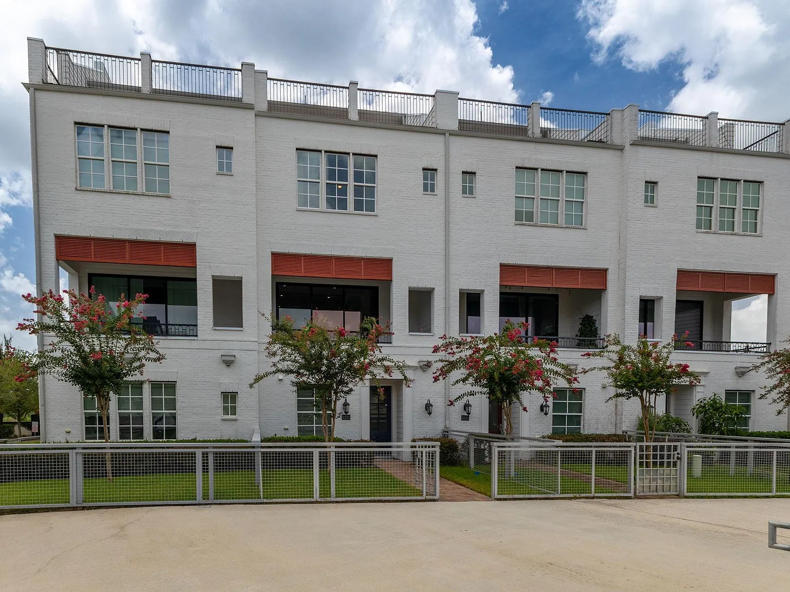 3 bed, 3.5 bath, 2168 sqft, $3,200 — Photo 3