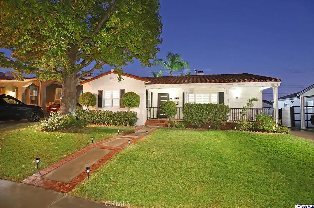 3 bed, 2.0 bath, 1757 sqft, $7,500 — Photo 2