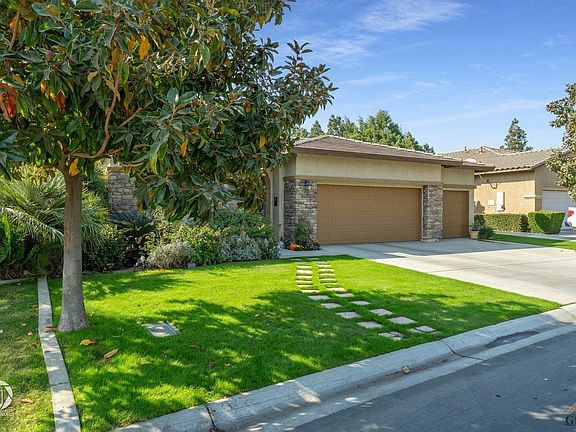3rd image of 4925 Pelican Hill Dr