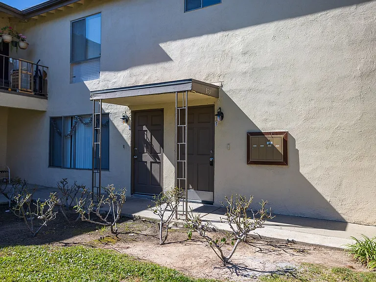 973 Mission Dr — Photo 3
