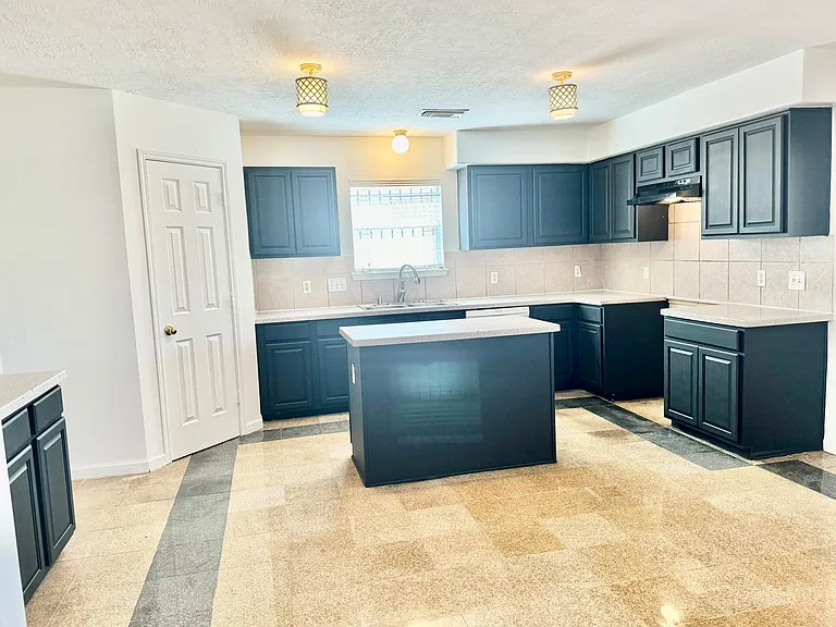 7110 Favian Ct — Photo 8