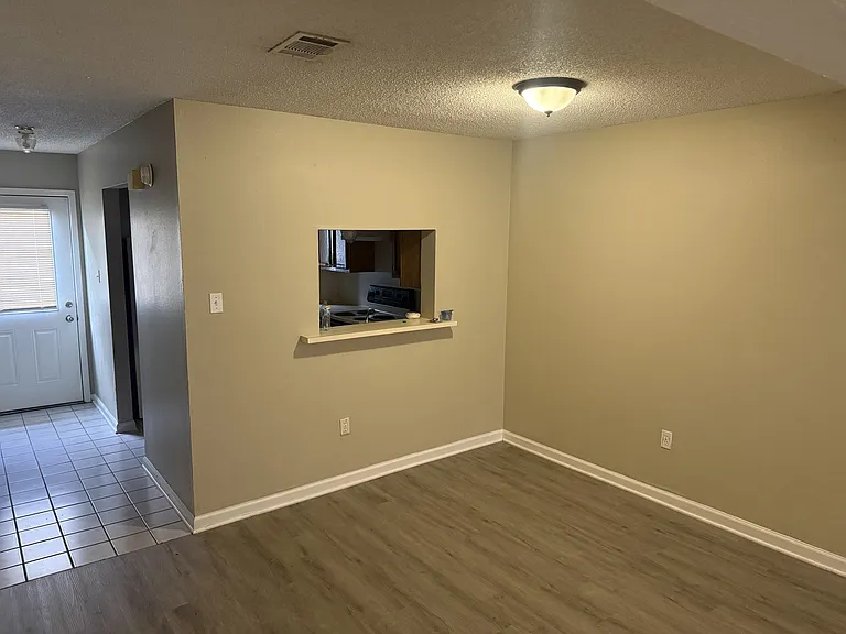 820 Meadow Glen Ave #B — Photo 9