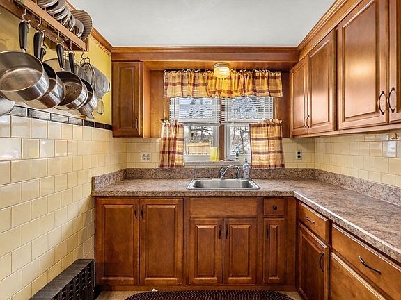 3rd image of 65 Jacob St