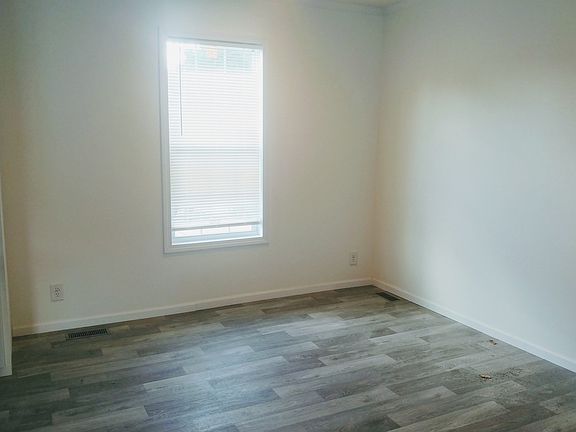 4th image of 3951 Bentwood Cir W #4
