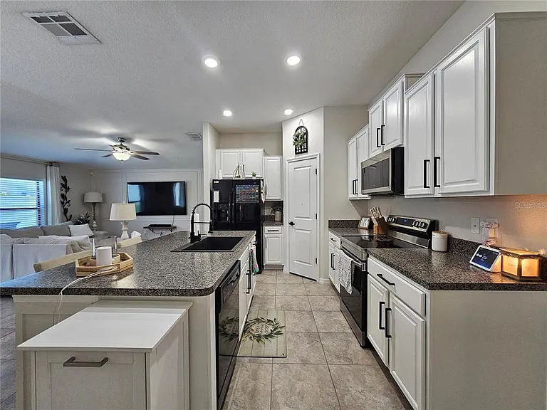 10005 Rose Petal Pl — Photo 11