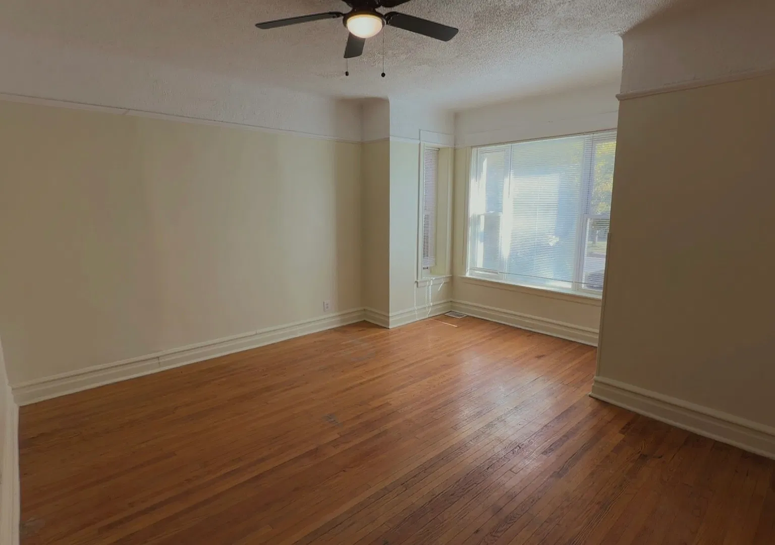 2 bed, 1.5 bath, 1350 sqft, $1,575 — Photo 4