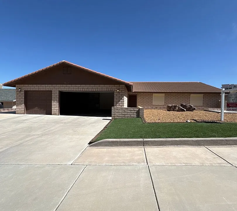 857 Robinson Ln