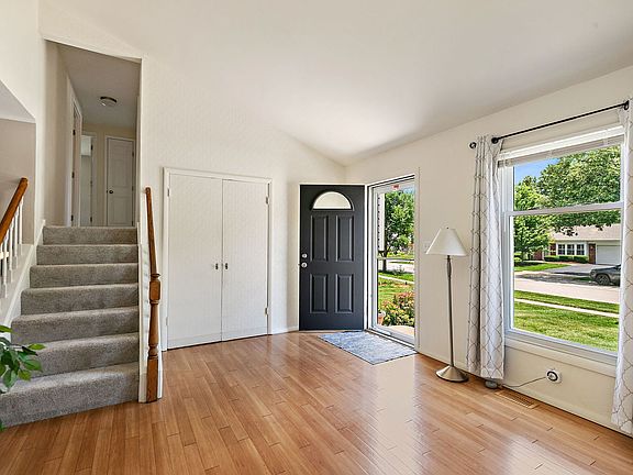 3rd image of 34 Paxton Ln