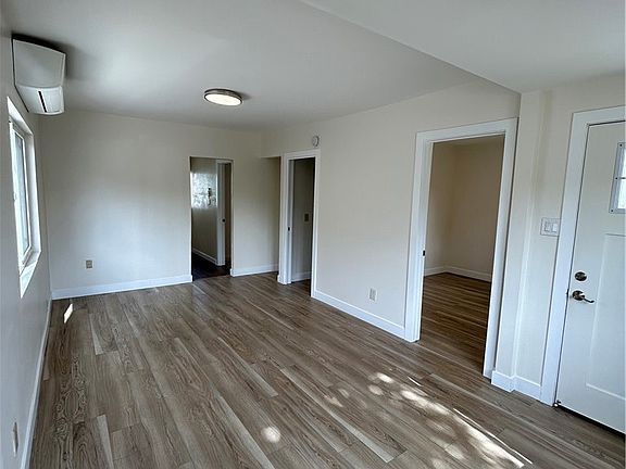 5th image of 2033 W Burnett St