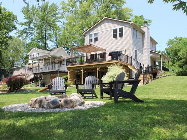 9435 McGregor Rd, Pinckney, MI 48169