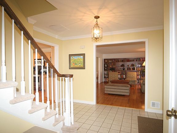 4th image of 9833 La Duke Dr