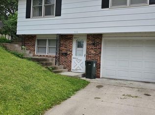 716 W 11th St, Cedar Falls, IA 50613