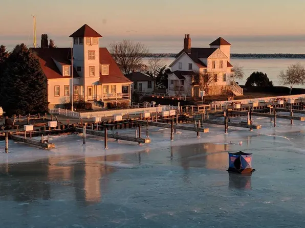 4 Gaslight Dr Unit 304, Racine, WI 53403