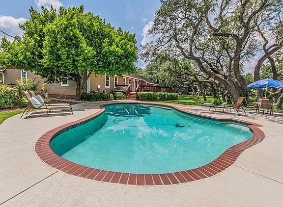2nd image of 10 Rock House Dr