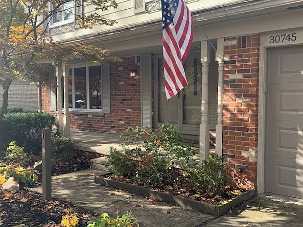 n❤️ 30745 Red Maple Ln, Southfield, MI 48076 | Zillow