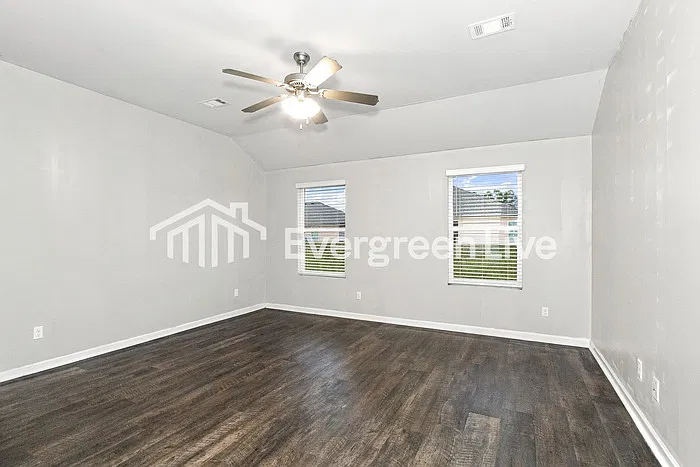 3 bed, 2.0 bath, 1355 sqft, $1,445 — Photo 2