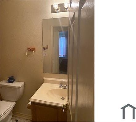 4th image of 3209 Moore Ave
