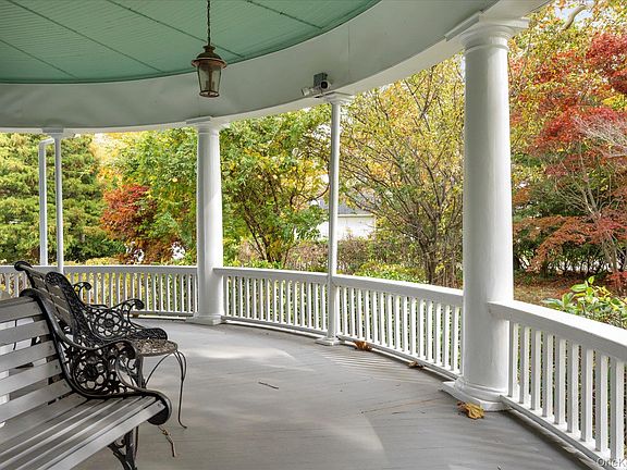 3rd image of 121 S Jamesport Avenue