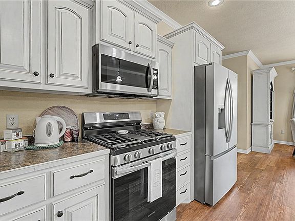 4th image of 937 Aylesbury Ln