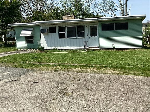 2nd image of 11 Montauk Rd