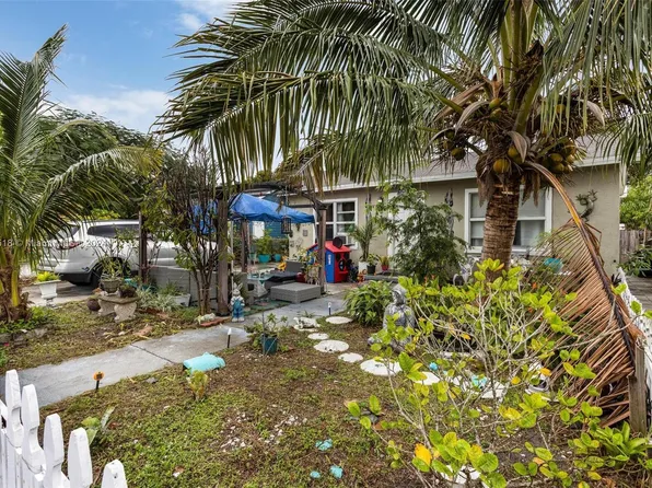 626 S Pine St, Lake Worth, FL 33460