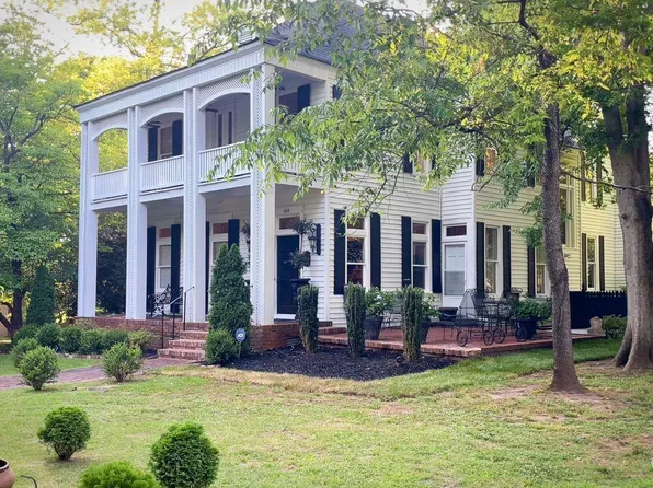 614 Gordon Dr SE, Decatur, AL 35601