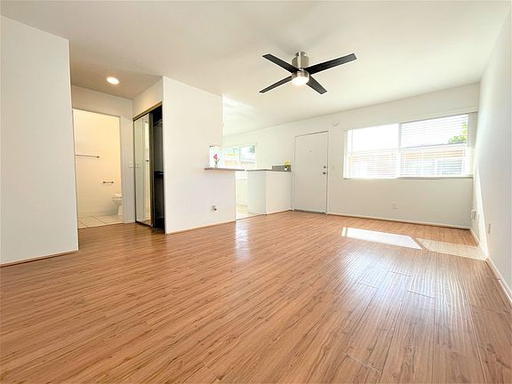 4th image of 5541 Newcastle Ave #11-39