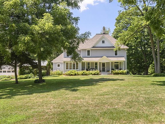 2nd image of W247S8375 Stonehill DRIVE