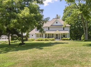 W247S8375 Stonehill DRIVE, Mukwonago, WI 53149