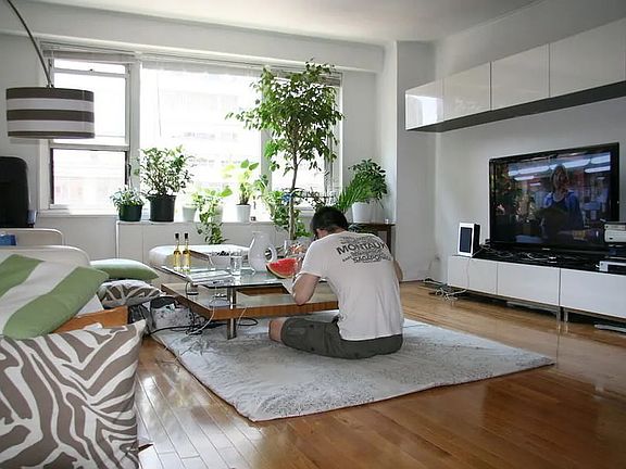 4th image of 220 E 60th St APT 7H