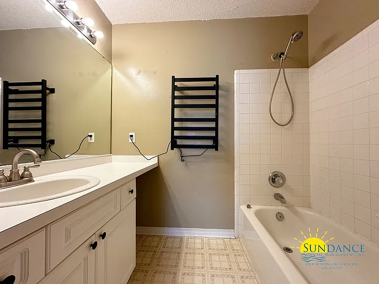 1870 Whispering Oaks Ln — Photo 13