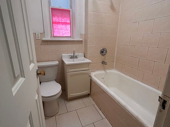 5th image of 60 Glenwood Ave APT 209