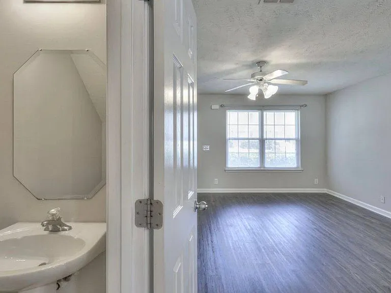 4013 Cody Dr — Photo 10