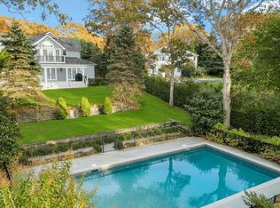 46 White Oak Ln, Southampton, NY 11968