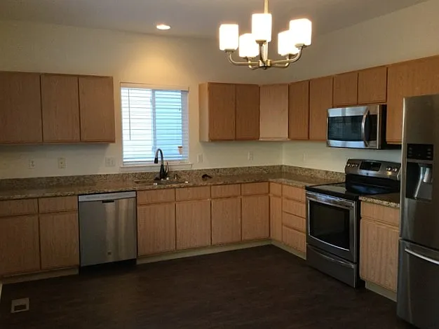 3 bed, 2.5 bath, 1727 sqft, $3,035 — Photo 2
