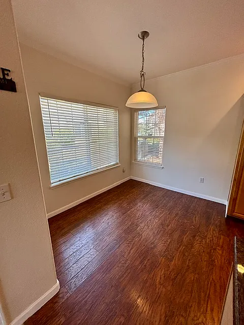 2 bed, 1024 sqft, $1,900 — Photo 3