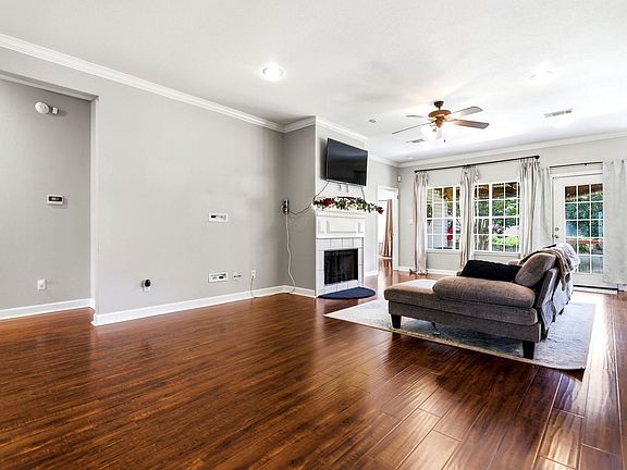 3rd image of 167 Diamond Pointe Dr
